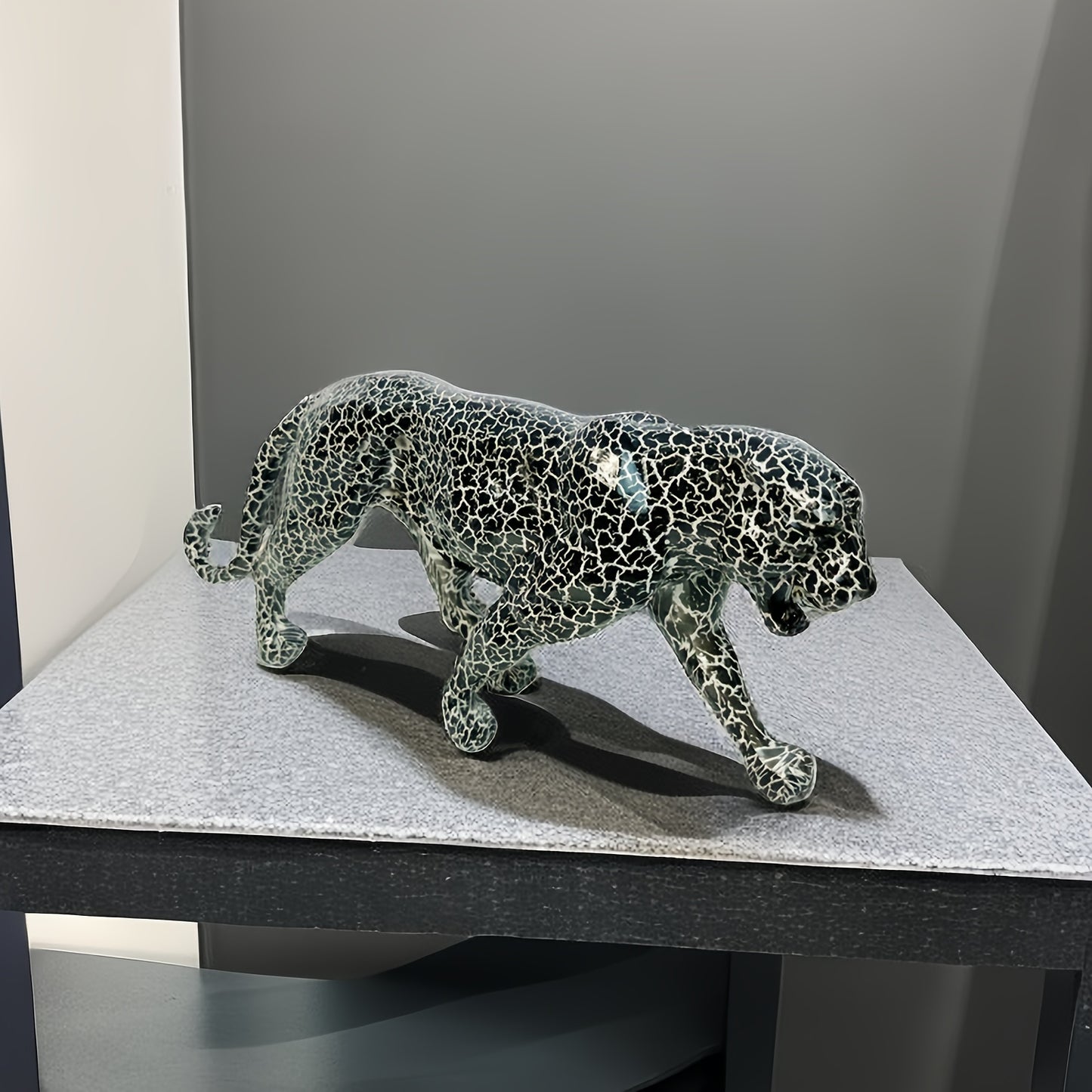 Estatua Moderna de Leopardo - Escultura Geométrica de Resina, Decoración Realista de Animal para el Hogar, Sala, Bar, Café, Oficina - Adorno Versátil para Interior/Exterior